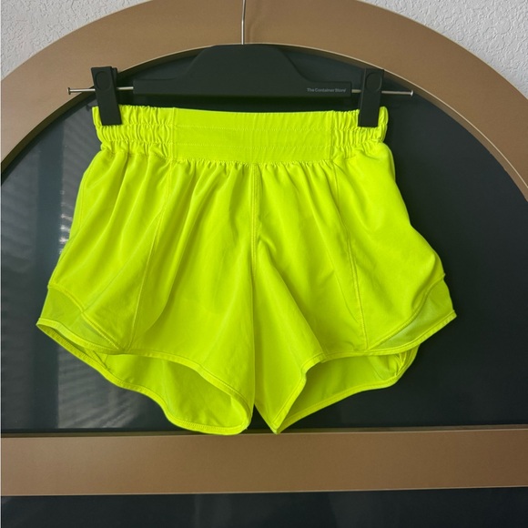 Lululemon Hotty Hot Short Size 4 Highlight Yellow - Picture 1 of 9